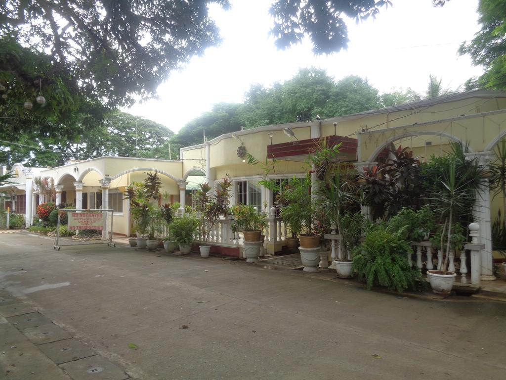 D'Lucky Garden Inn & Suites Tiniguiban Екстер'єр фото