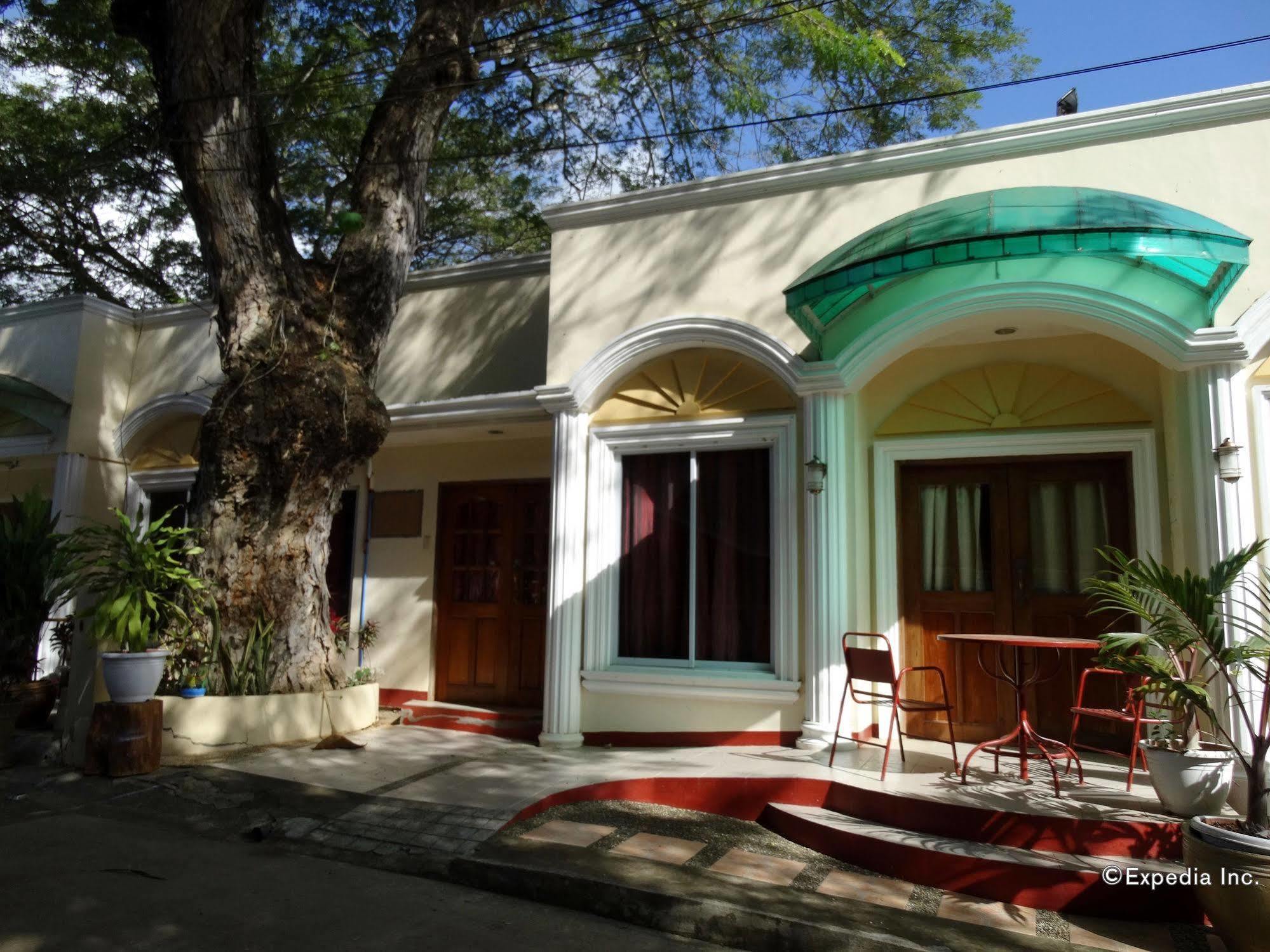 D'Lucky Garden Inn & Suites Tiniguiban Екстер'єр фото