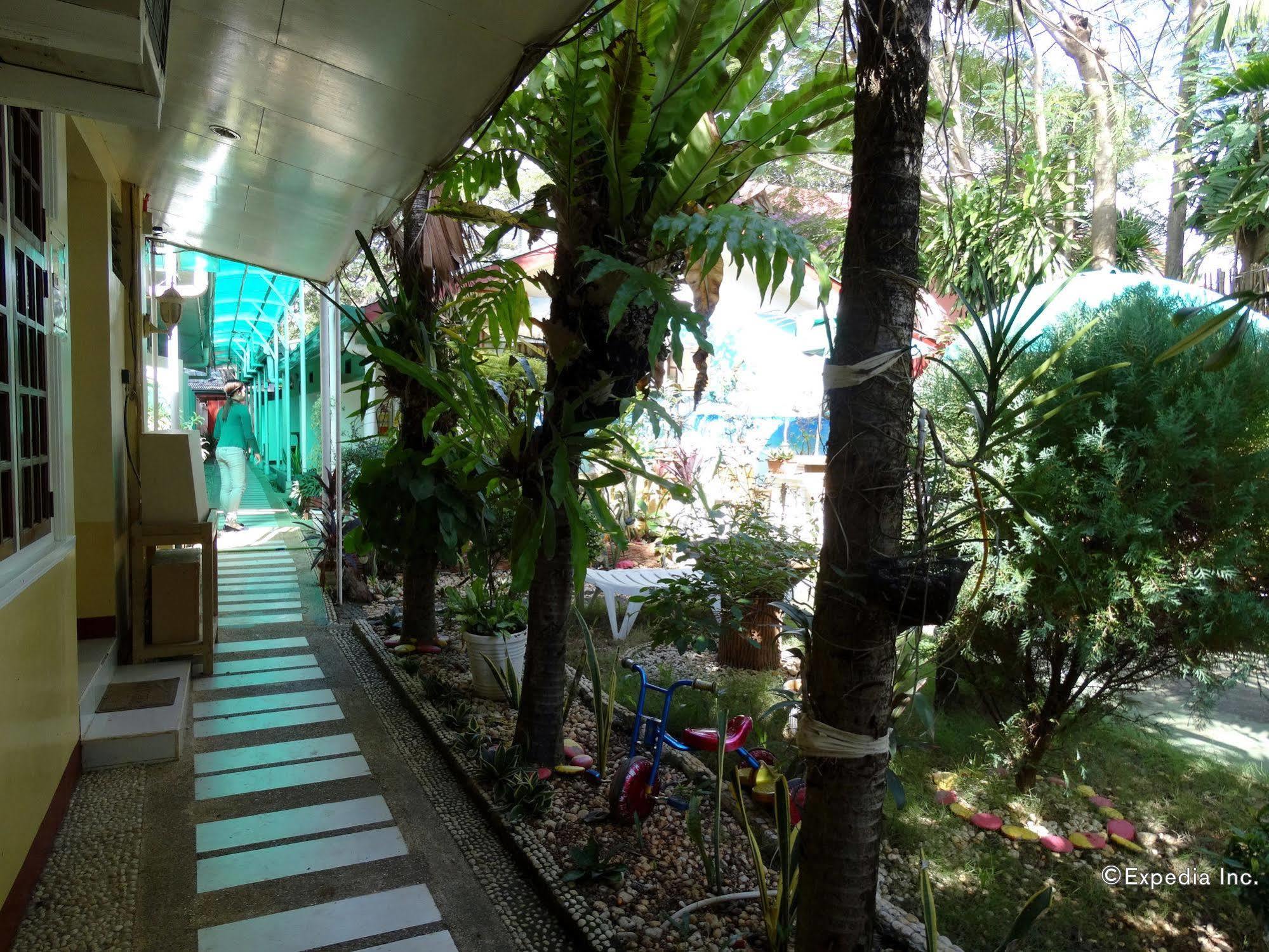 D'Lucky Garden Inn & Suites Tiniguiban Екстер'єр фото
