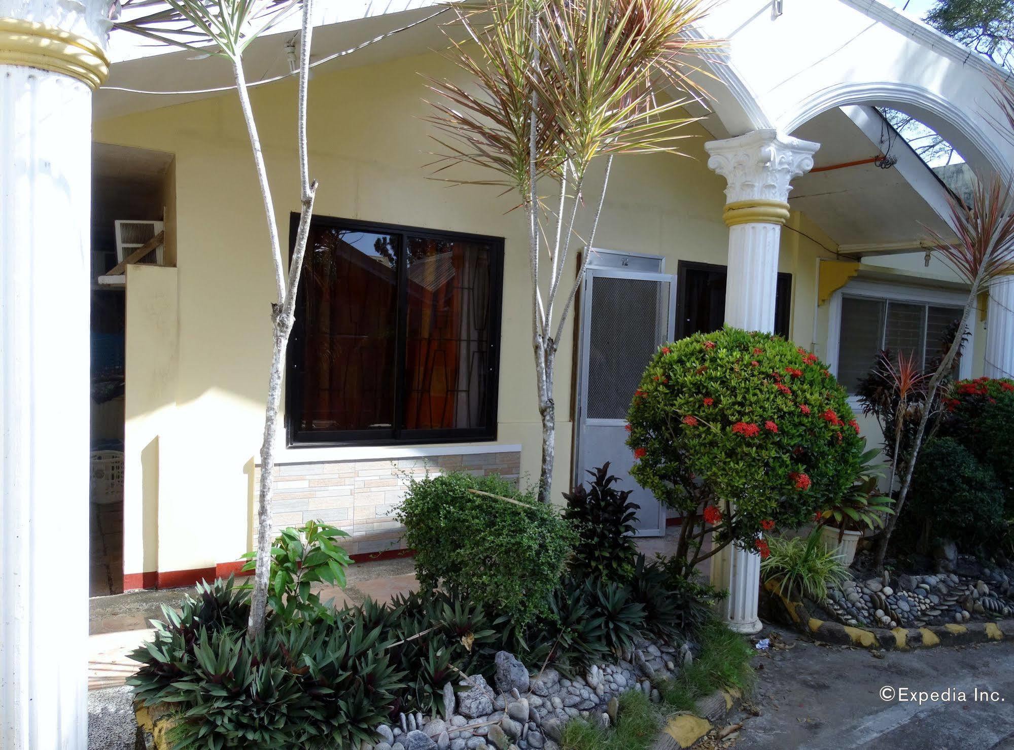 D'Lucky Garden Inn & Suites Tiniguiban Екстер'єр фото