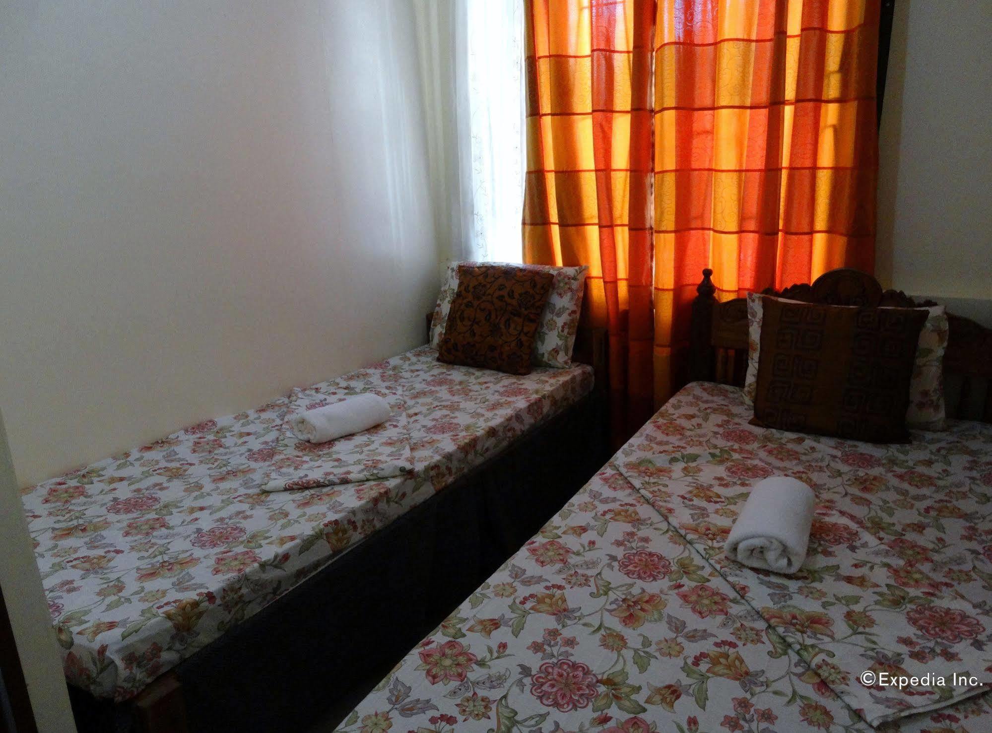 D'Lucky Garden Inn & Suites Tiniguiban Екстер'єр фото