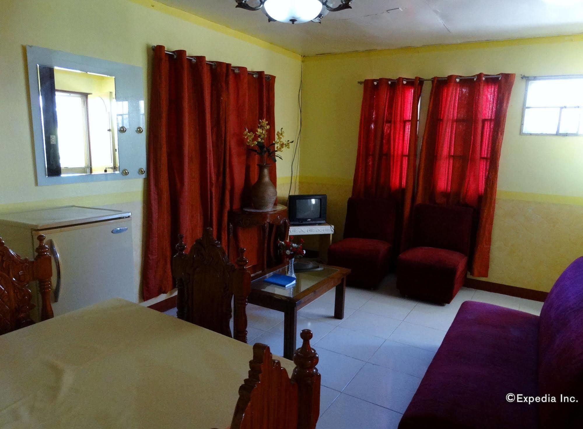D'Lucky Garden Inn & Suites Tiniguiban Екстер'єр фото
