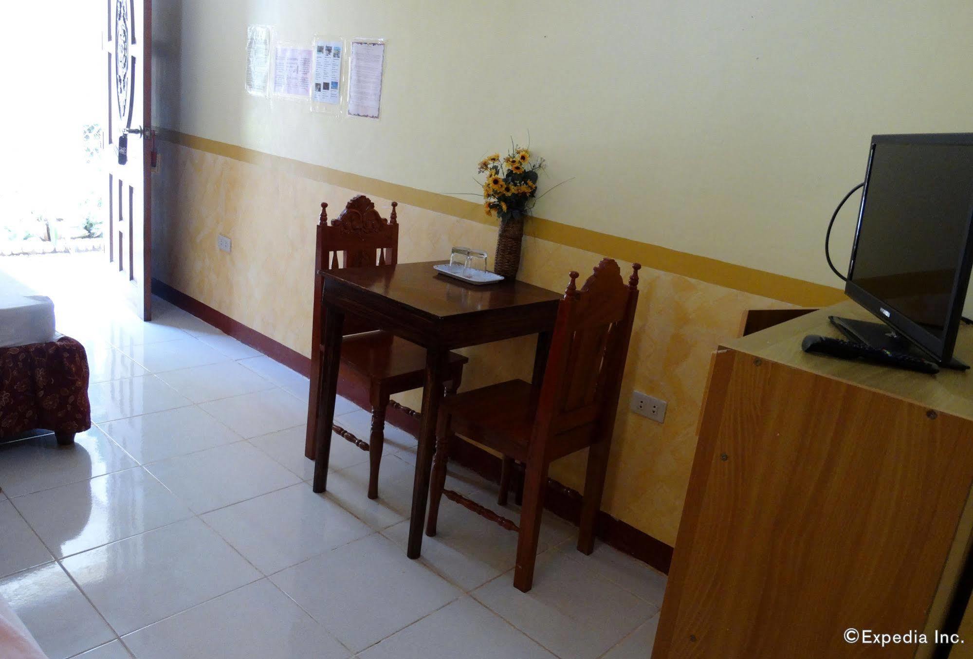 D'Lucky Garden Inn & Suites Tiniguiban Екстер'єр фото