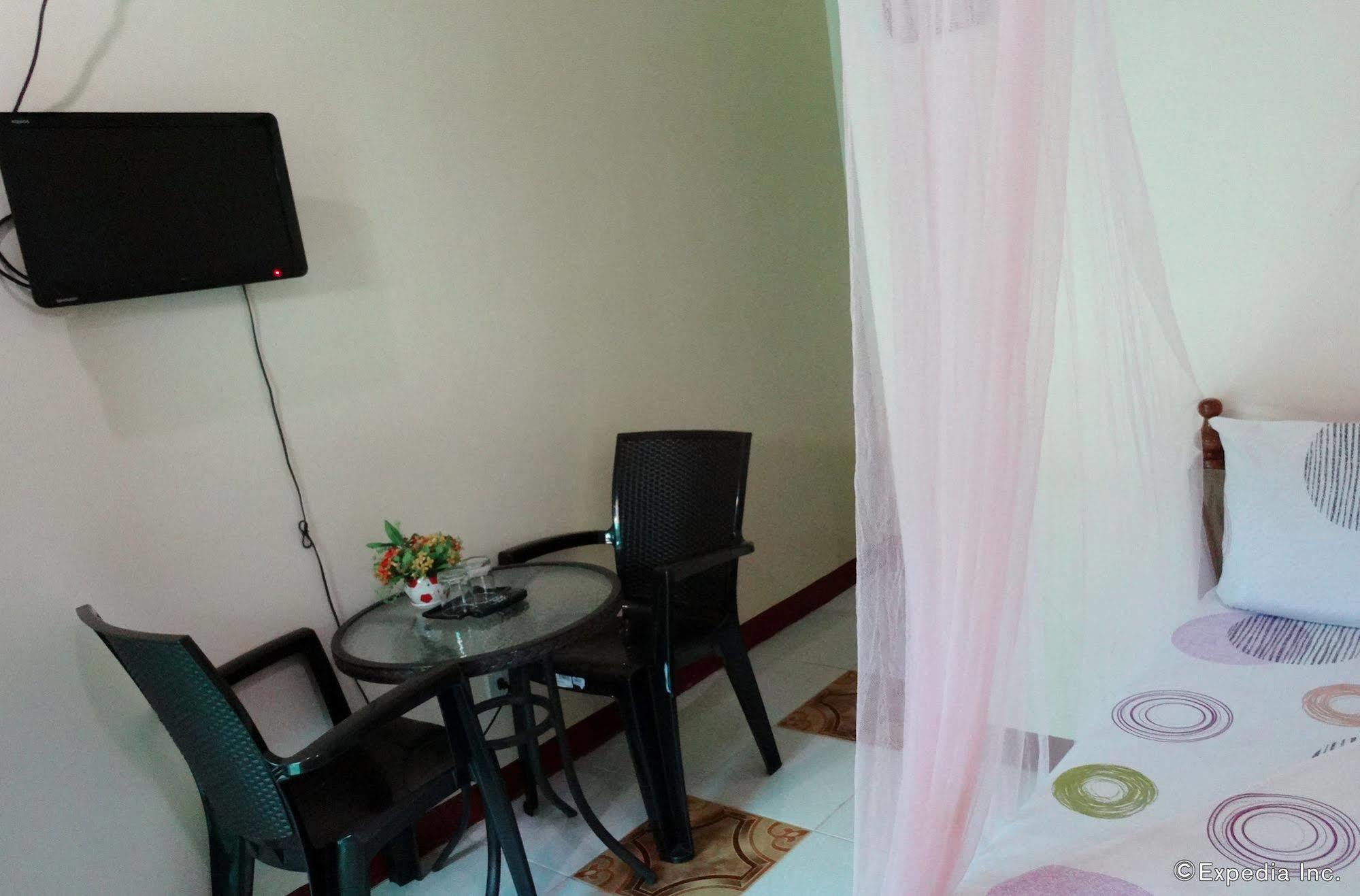 D'Lucky Garden Inn & Suites Tiniguiban Екстер'єр фото