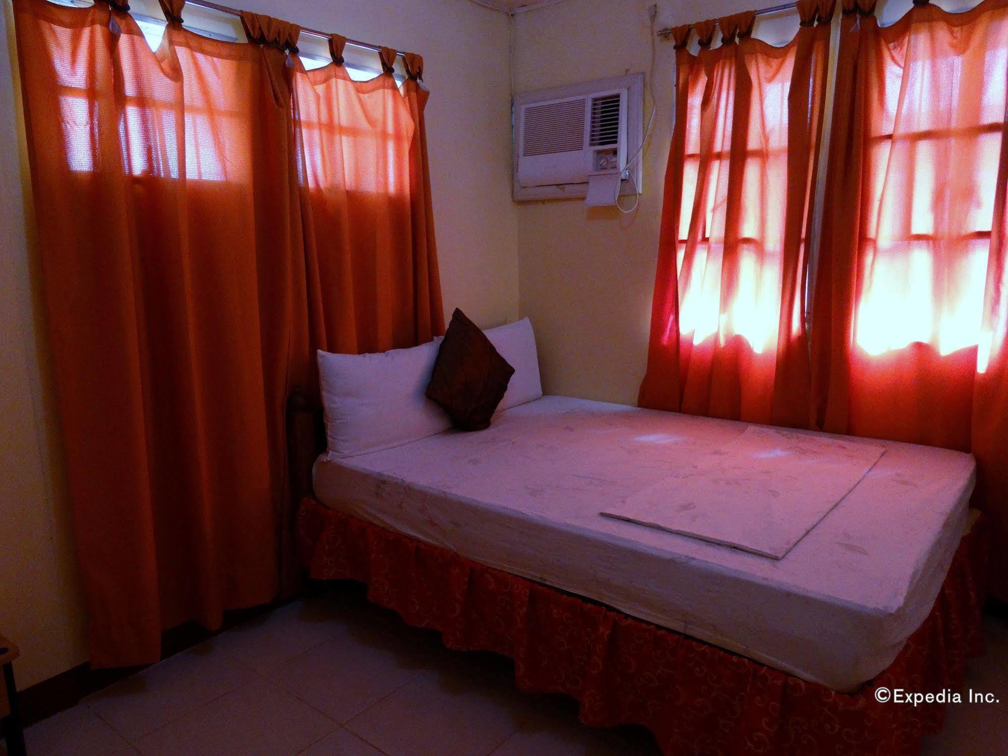 D'Lucky Garden Inn & Suites Tiniguiban Екстер'єр фото