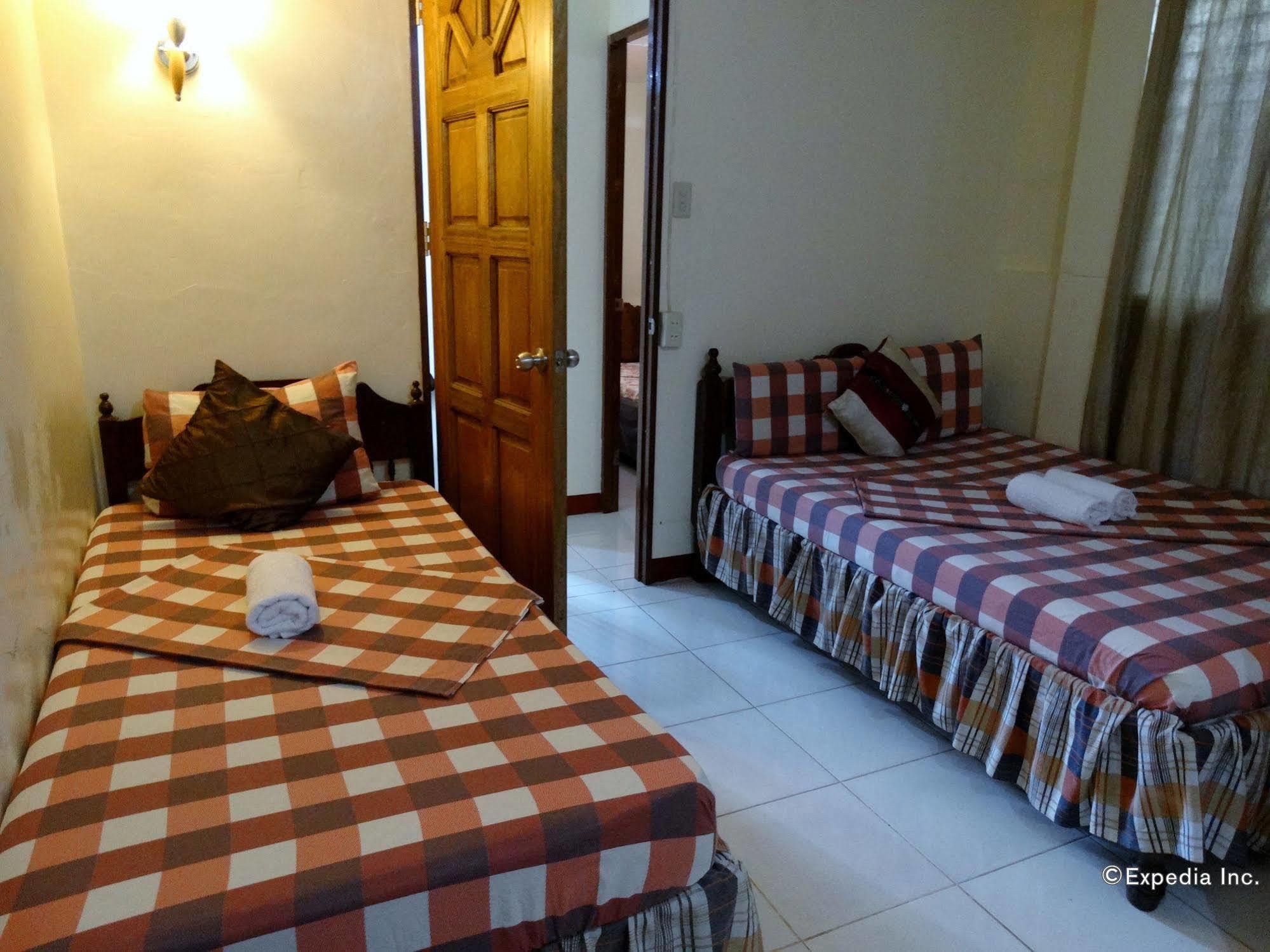 D'Lucky Garden Inn & Suites Tiniguiban Екстер'єр фото