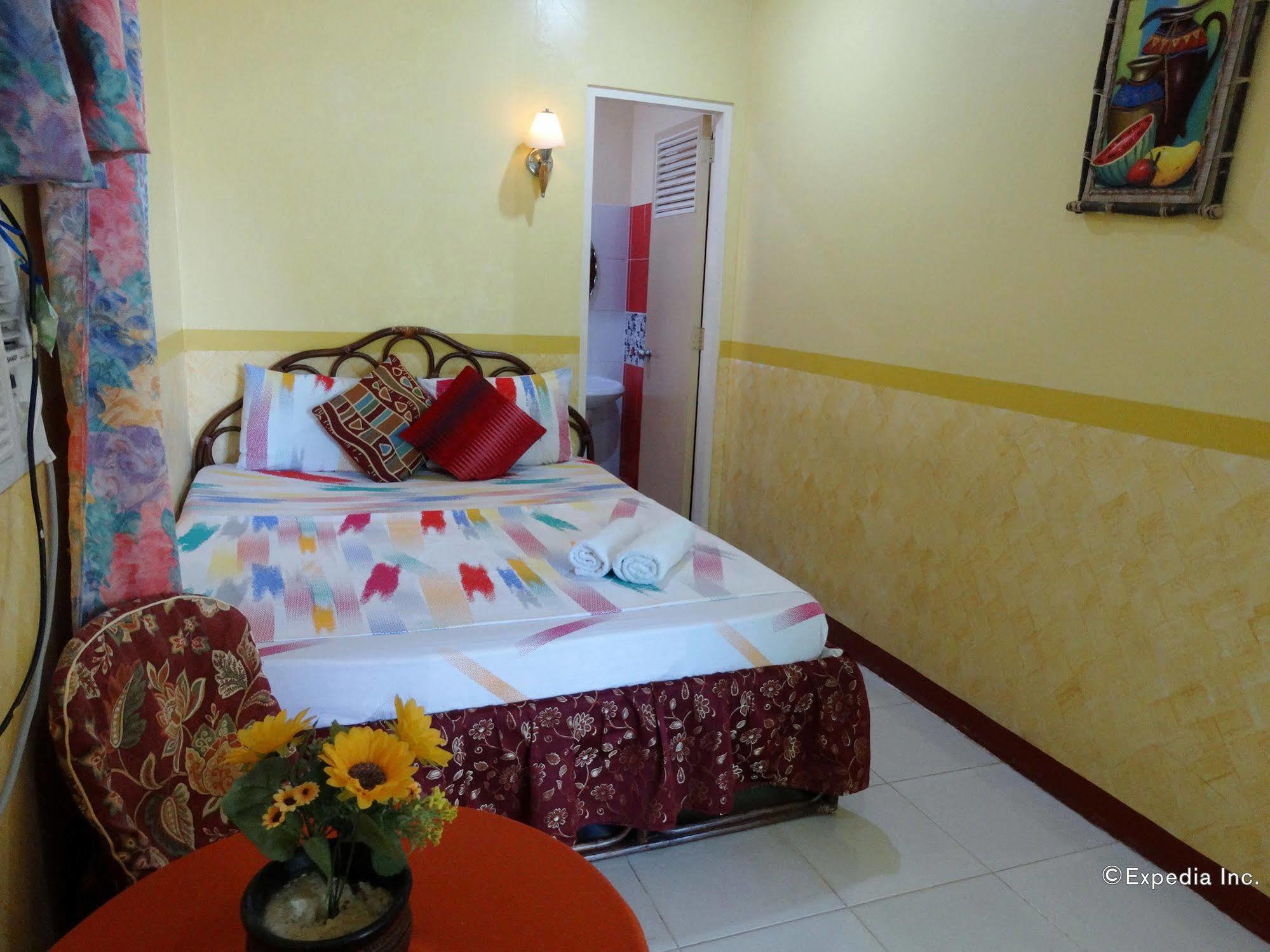 D'Lucky Garden Inn & Suites Tiniguiban Екстер'єр фото
