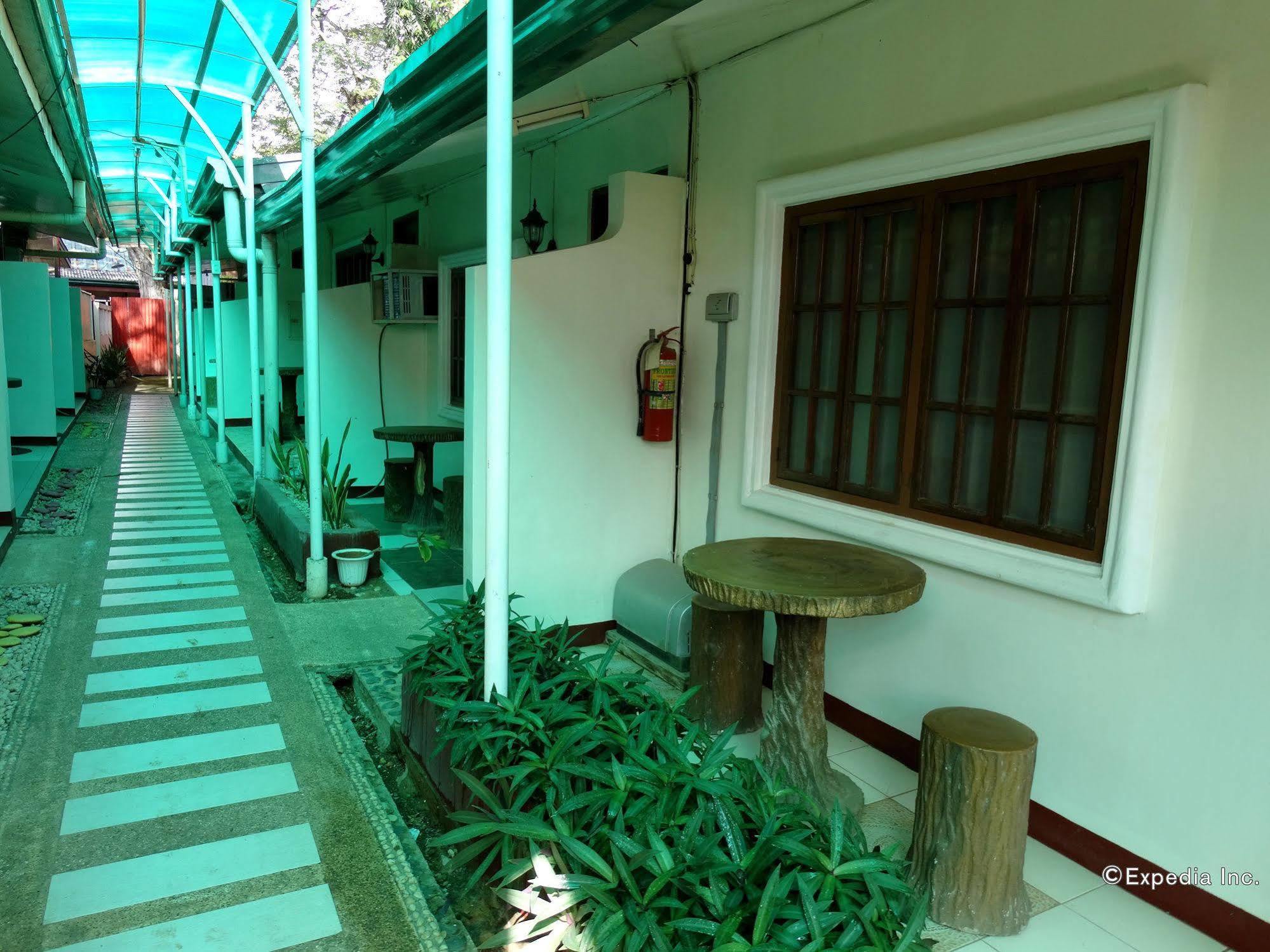D'Lucky Garden Inn & Suites Tiniguiban Екстер'єр фото