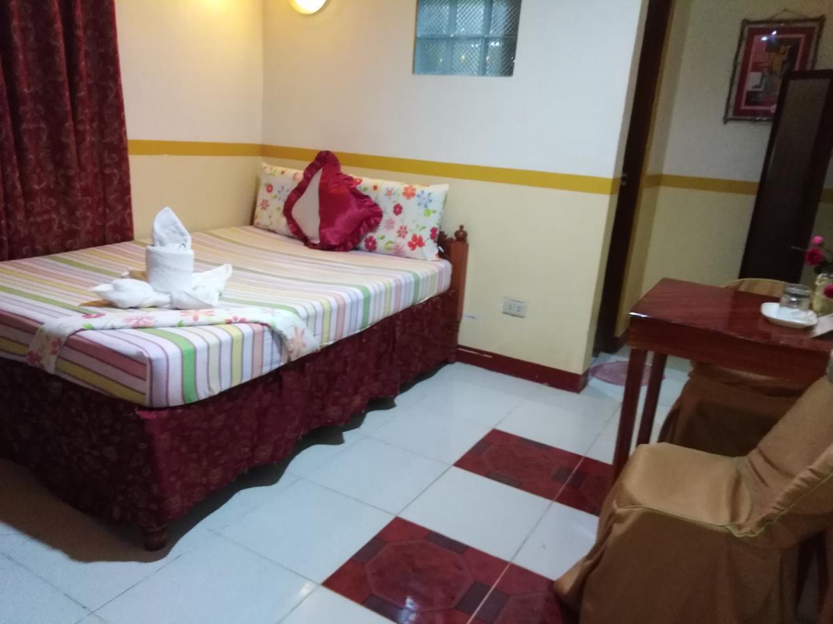 D'Lucky Garden Inn & Suites Tiniguiban Екстер'єр фото