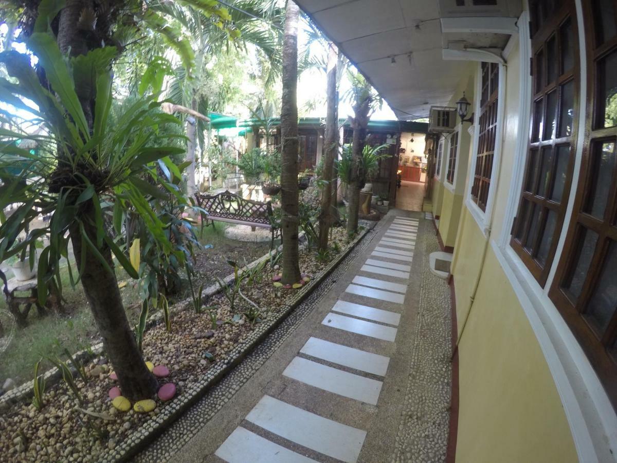 D'Lucky Garden Inn & Suites Tiniguiban Екстер'єр фото